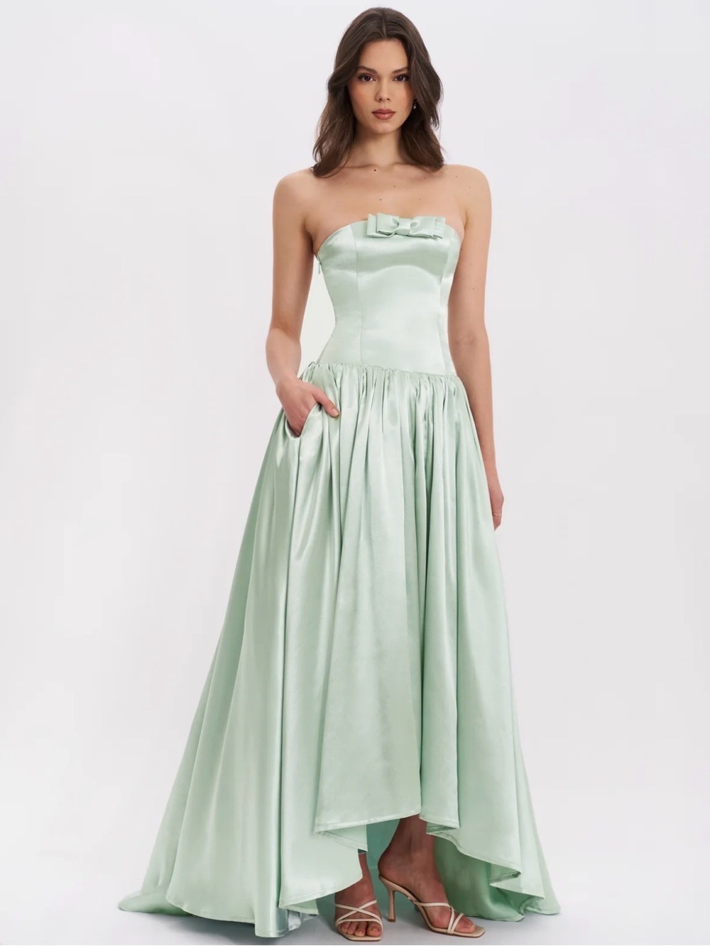 Miss Circle Lael Mint Green Back Button Trailing Gown, Size Medium NWT